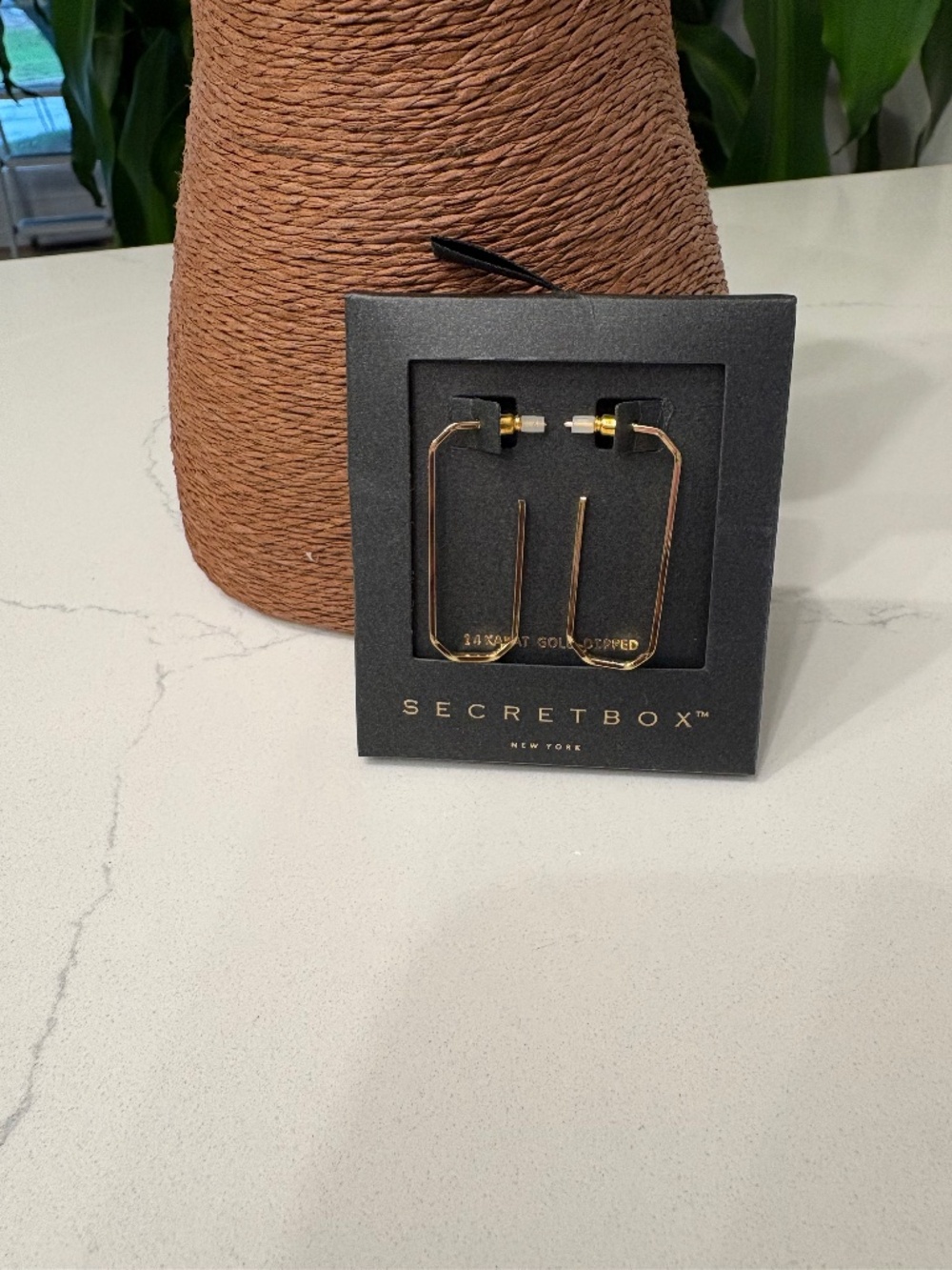 SECRET BOX NEW YORK OVAL SHAPE 14K GOLD DIPPED 1 1/2 INCH LONG EARRING (V)